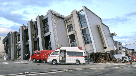  Terremoto de magnitude de 7.1 no sul do Japão provoca colapso de edifícios, mortes e paralisa serviços essenciais