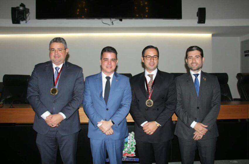  ALPB homenageia advogados com Medalha de Mérito Jurídico Tarcísio de Miranda Buriti