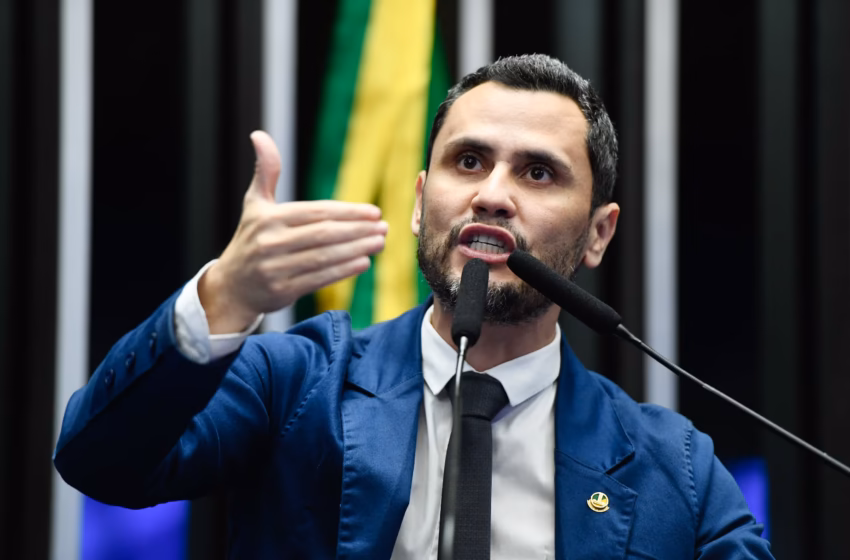  Líder isolado nas pesquisas, Cleitinho desiste da disputa pelo Governo de Minas Gerais