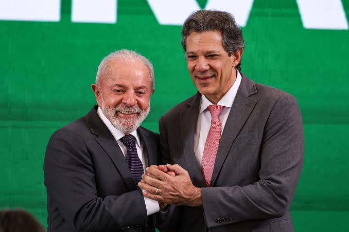  Haddad participa de reunião de Lula com advogado de Lulinha no Alvorada