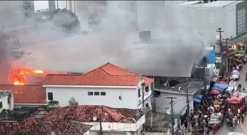  Centro Comercial de Passagem permanece fechado após incêndio em João Pessoa