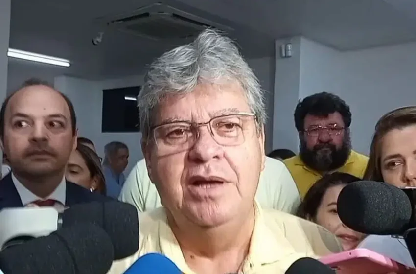  João Azevêdo propõe mudanças na distribuição de recursos do SUS durante campanha ao Senado
