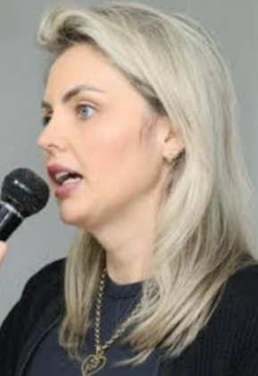  Clariana Barão prioriza proteção de mulheres e crianças e apresenta propostas para desenvolvimento social e econômico