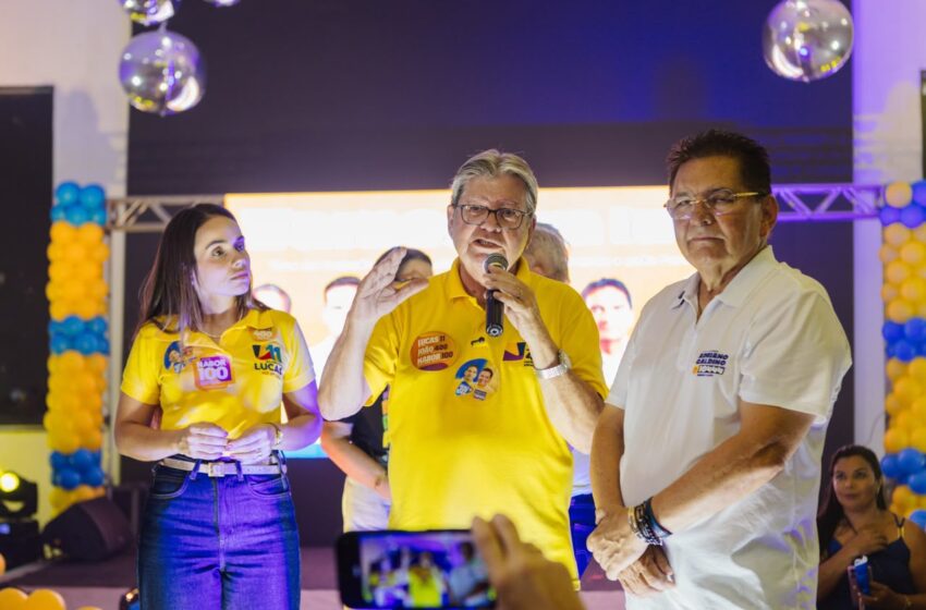  Camila Mariz e lideranças reforçam avanços na saúde durante plenária de campanha em Campina Grande