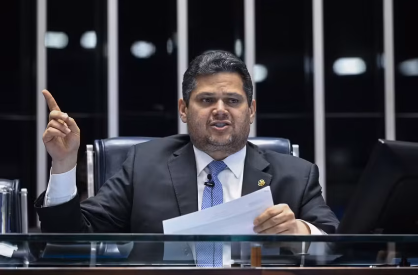  Alcolumbre diz que Senado votará fim da escala 6×1 após eleições