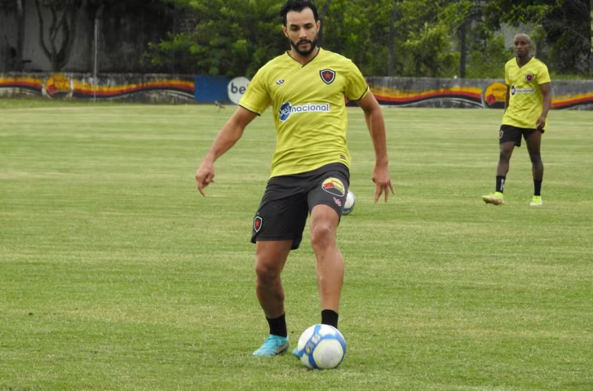  Após gesto obsceno para torcida, Henrique Dourado deixa o Botafogo-PB