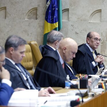  Estratégia de aliados de Moraes para adiar julgamento no STF inclui pedido de vista e sessão secreta