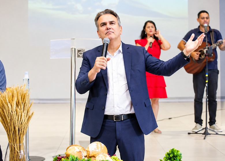  Cidade Viva reúne fiéis para oração e inaugura bases das 12 Estações do Bosque da Oração