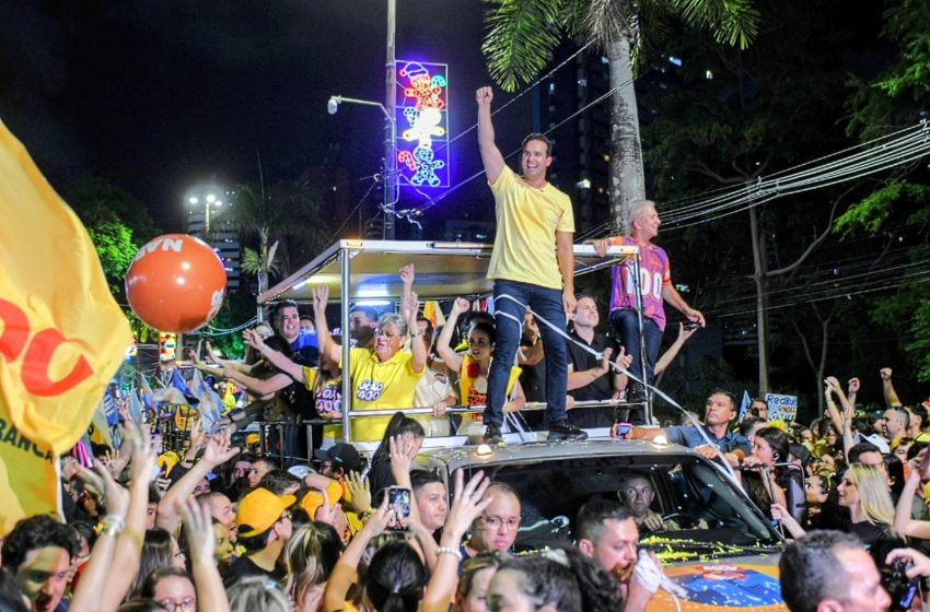  Lucas, João e Nabor reúnem milhares de apoiadores no Bloco 11 nas ruas de João Pessoa