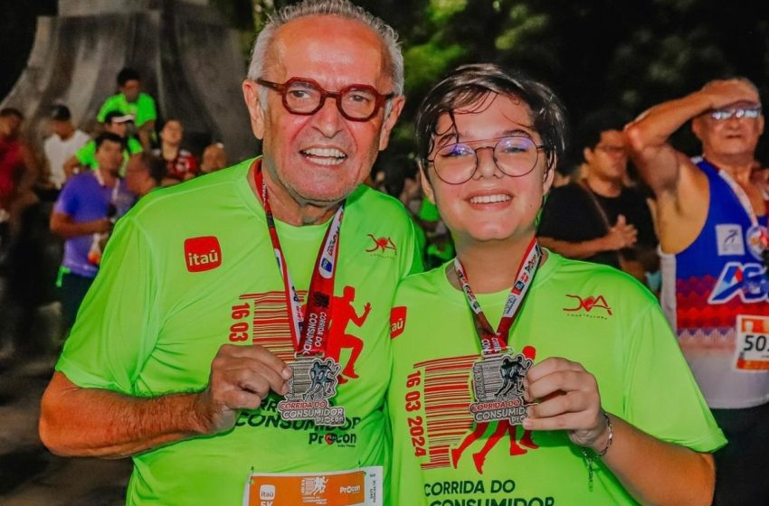  Em vídeo antes do primeiro turno, Cícero Lucena diz viver “momento muito especial” ao lado do neto